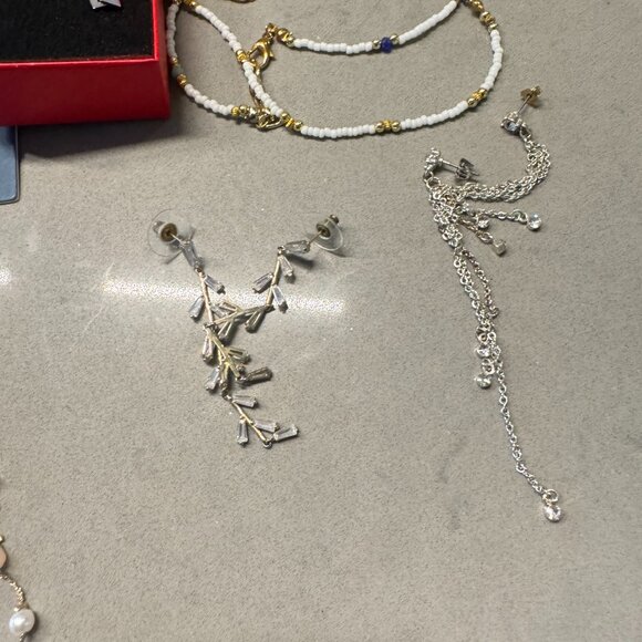 Assorted jewelry + peacock earring holder - Picture 7 of 11